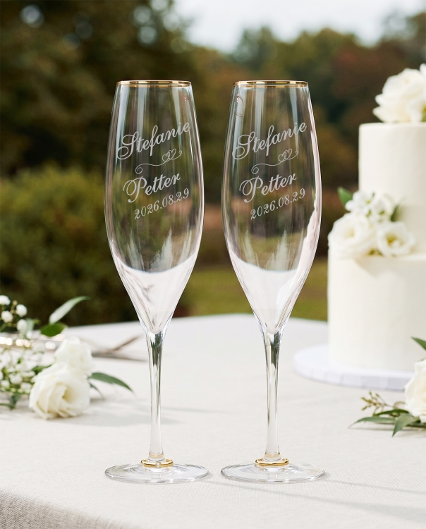 Champagneglas med personlig gravyr och dekorativa ringar