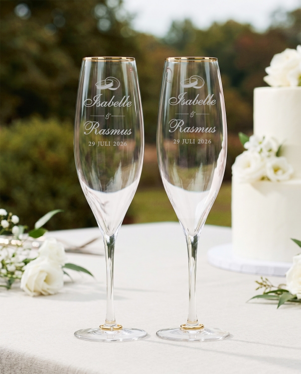 Vackra champagneglas med personlig gravyr, guldkant och dekorativa ringar