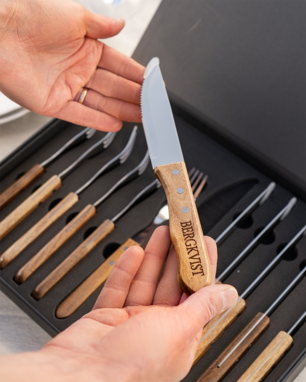 Grillbestick med trähandtag och personlig gravyr