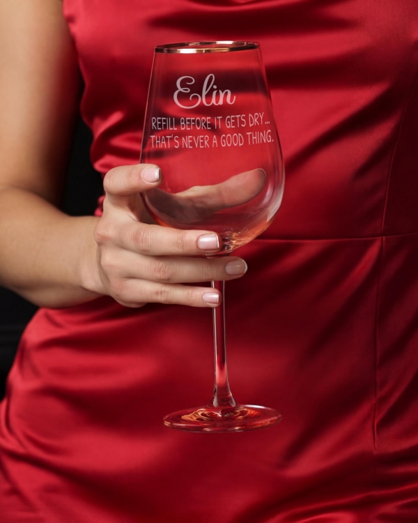 Rosa vinglas med personlig gravyr