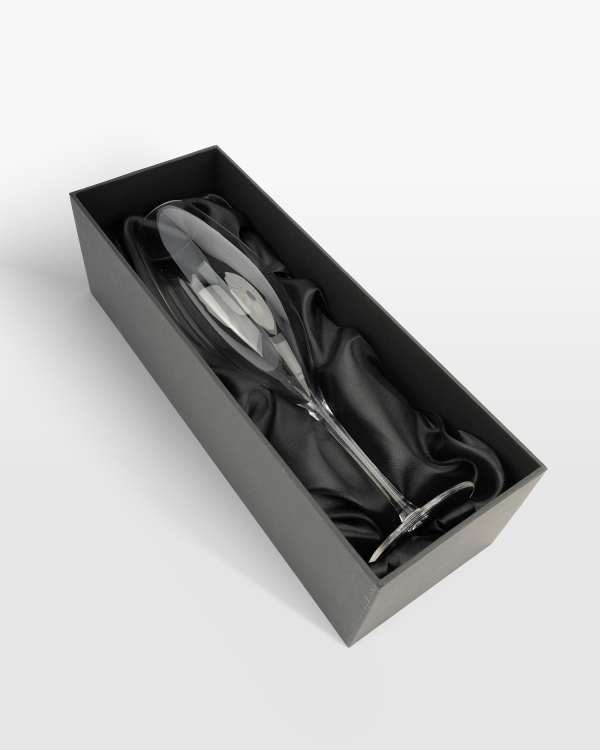 Champagneglas som kommer i svart låda