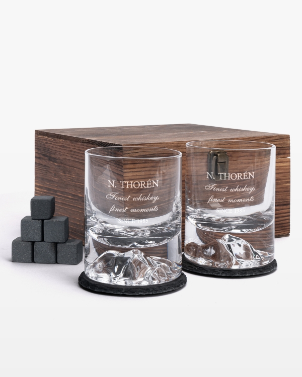 Whiskyglas med personlig gravyr och tillbehör