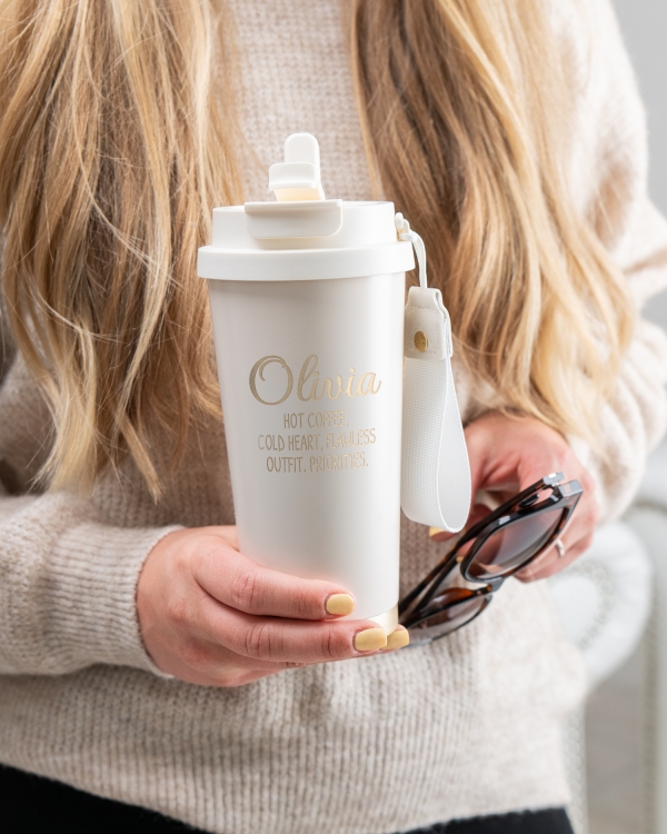 Cremefärgad termosmugg med gravyr