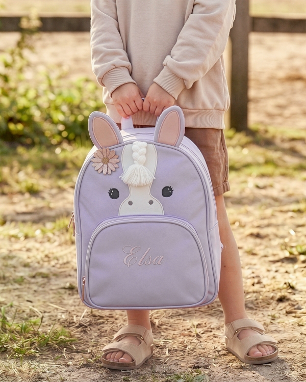 Lila barnryggsäck med hästmotiv och brodyr
