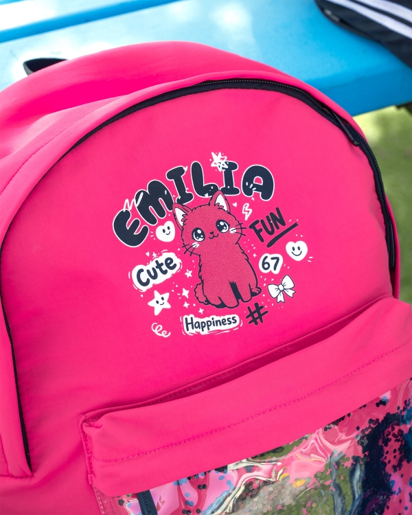 Skolryggsäck i cerise med kattmotiv och valfritt namn
