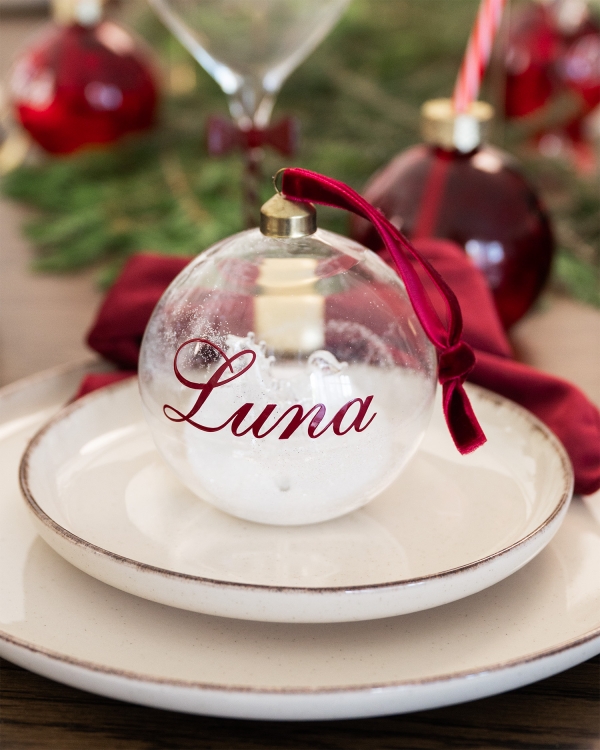 Julkula i glas med namn och motiv av en nallebjörn