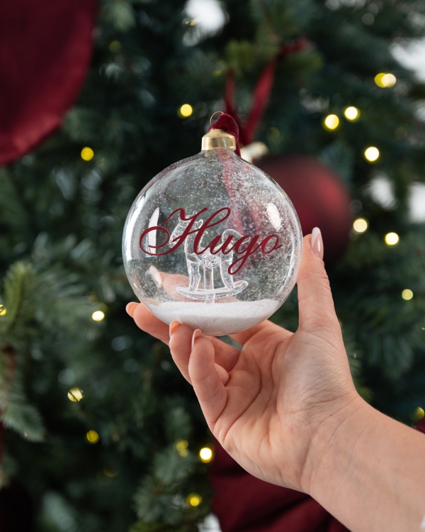 Julkula i glas med namn och motiv av en gunghäst