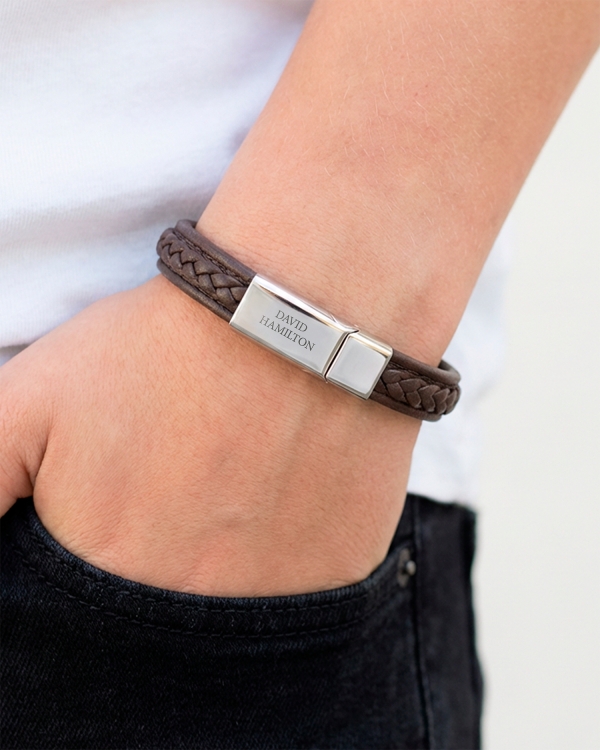 Personligt graverat armband som konfirmationspresent