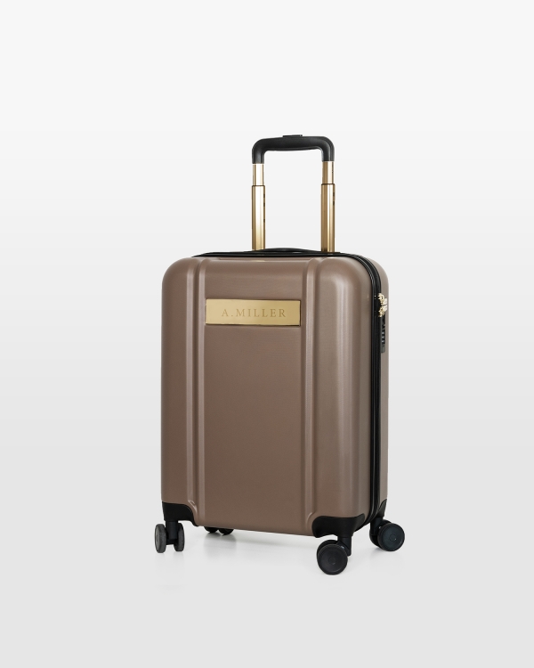 brun kabinväska med namn