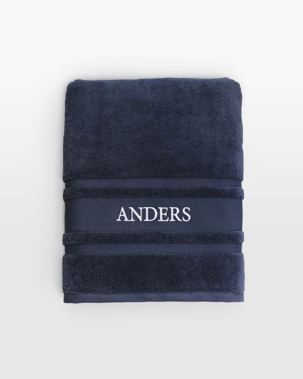 marinblå handduk med namn