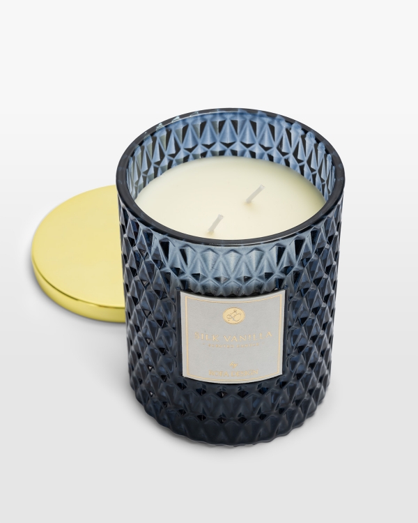 Doftljus i marinblått med doften silk vanilla