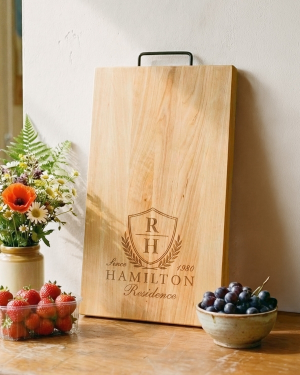 Skärbräda i al med gravyr