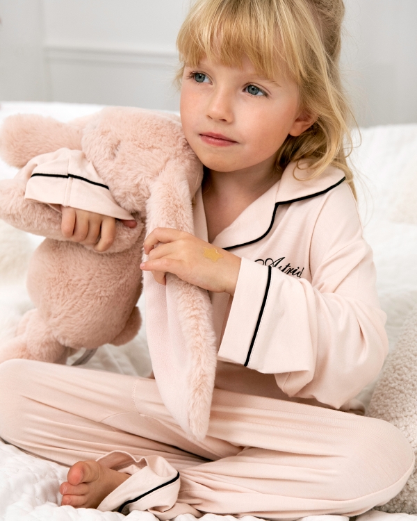 Pyjamas med namn & barntofflor, rosa - Kanin