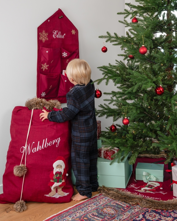 röd julsäck med namn