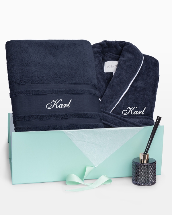 Presentset med doftpinnar, badrock och handduk med brodyr