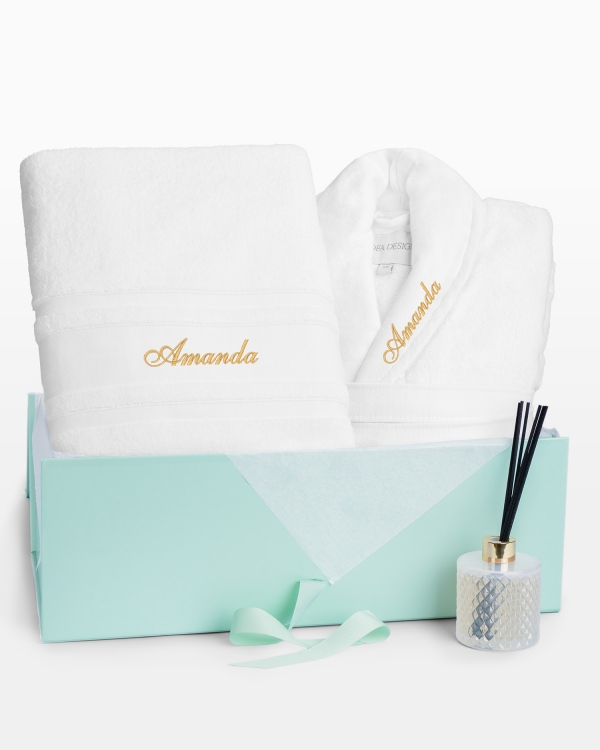 Presentset med doftpinnar, badrock och handduk med brodyr
