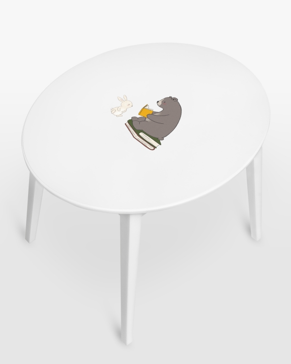 Barnbord med motiv av en björn