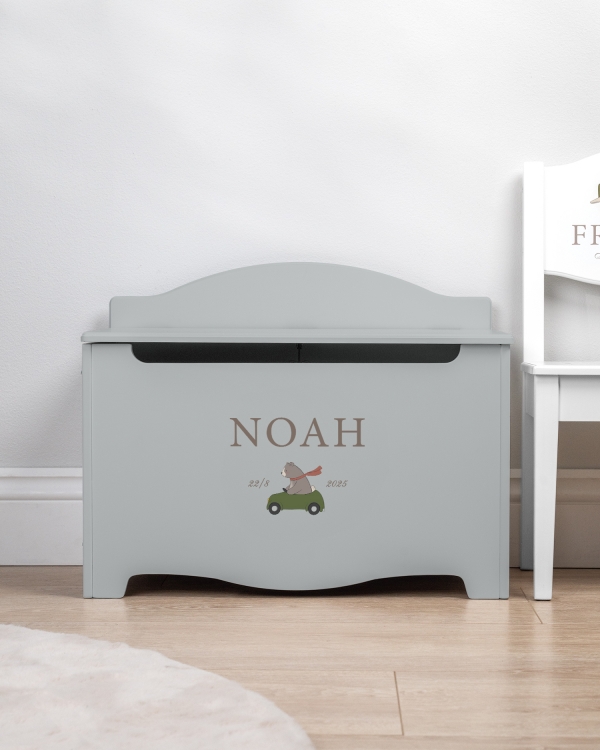 Leksakskista med namn att ge i doppresent