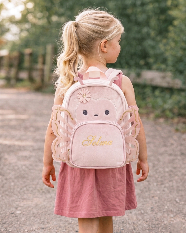 Ryggsäck för förskolebarn i form av en fjäril, med broderat namn