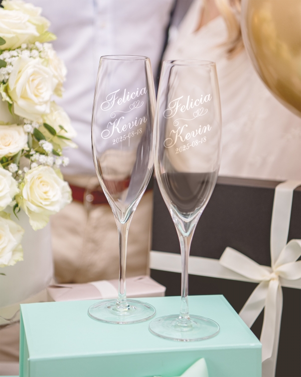 champagneglas med namn och datum