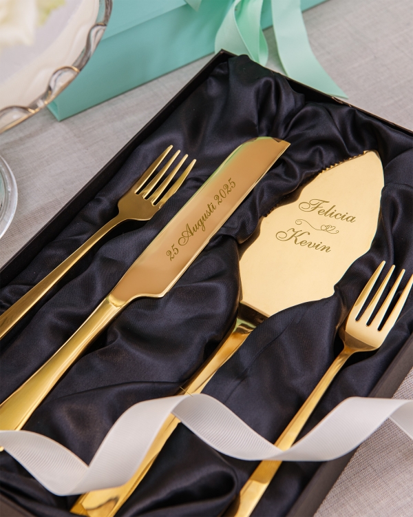 personligt graverade tårtbestick