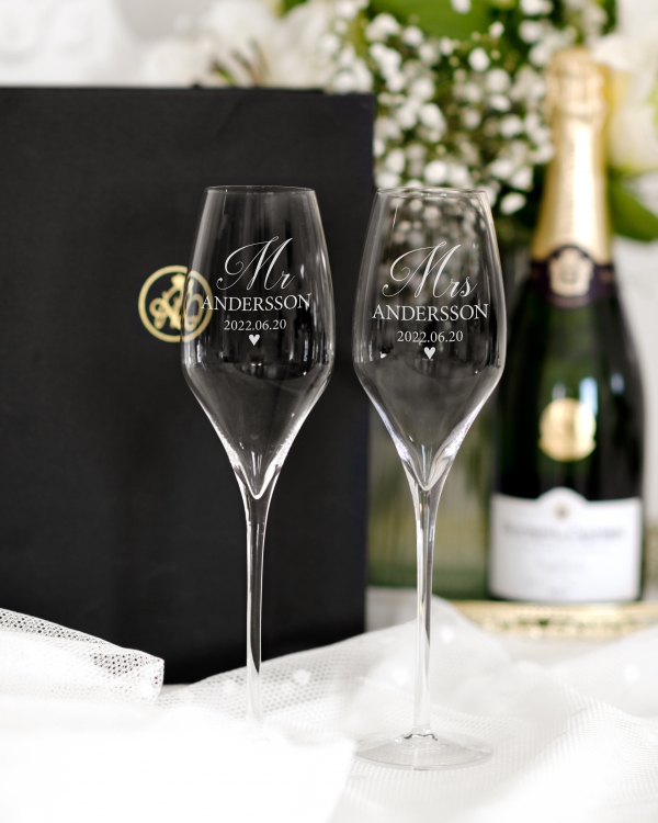 2-pack Gravity Champagne Glass - Mr & Mrs