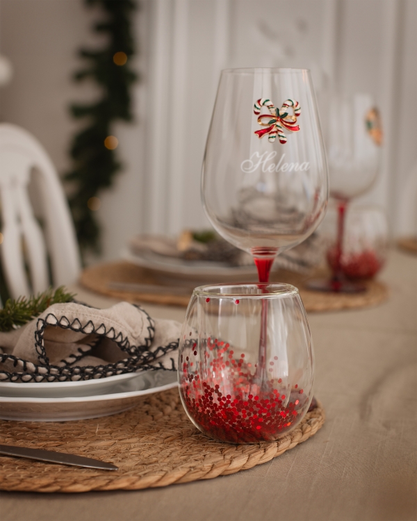 Duka med glas inspirerade av julen