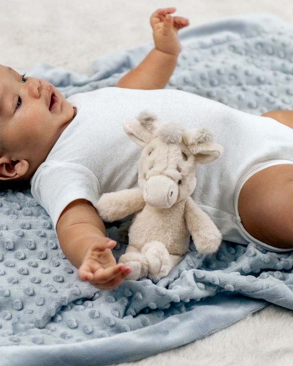 skallra i form av en giraff