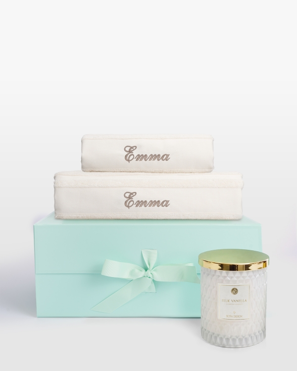 Presentset med handdukar med namn och doftljus