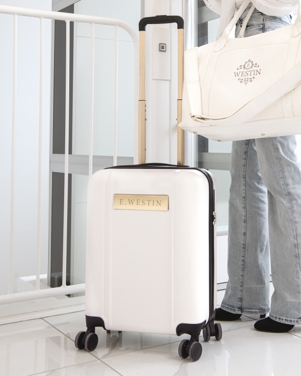 Kabinväska i cremefärg med namn