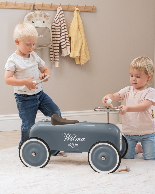 Sparkbil med fina detaljer och namn