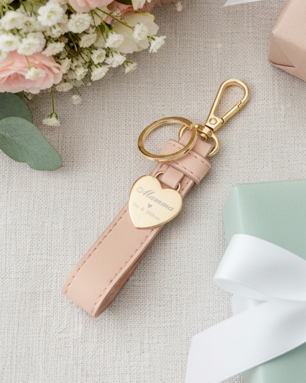 Nyckelband med graverat namn till mors dag