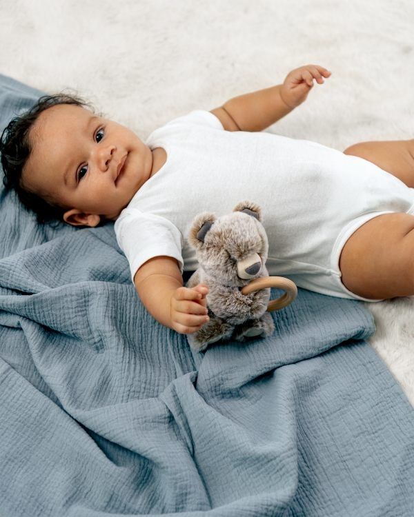 Blå muslinfilt till bebis