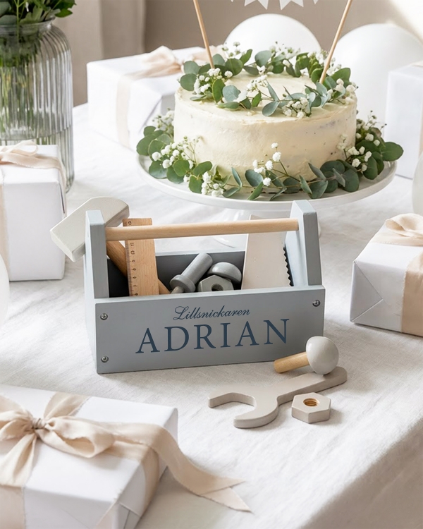 Present för namngivning med verktygslåda i blått med personlig text