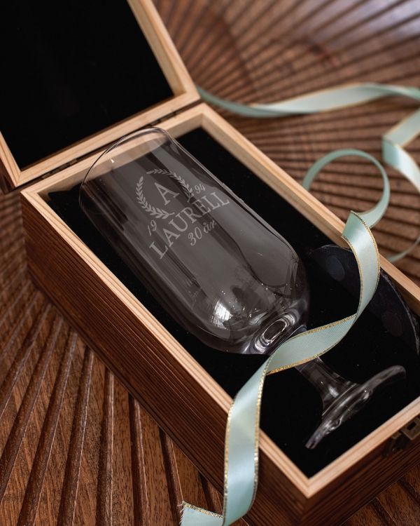 Personligt ölglas i trälåda