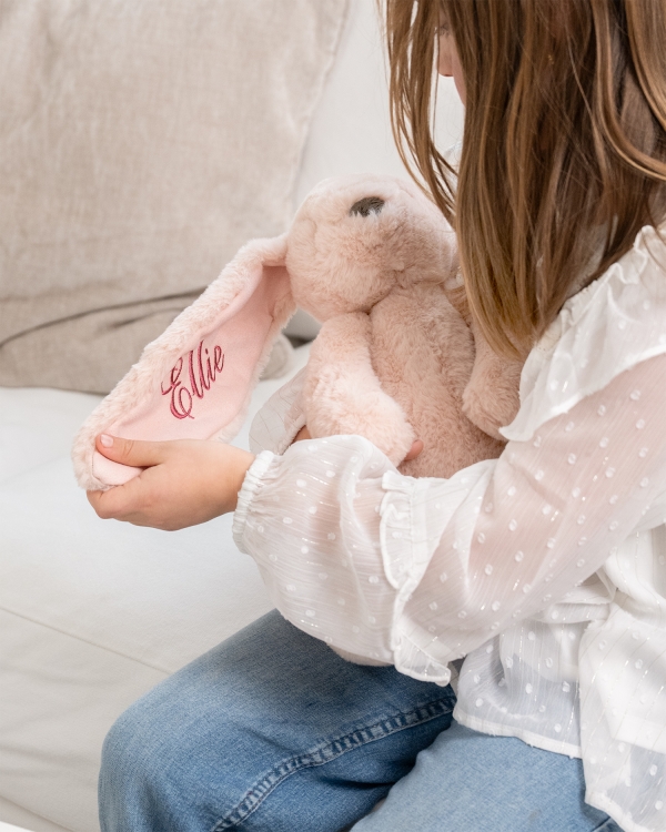 gosedjurskanin med namn broderat