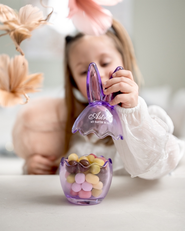 Lila påskägg i glas med namn och valfri text