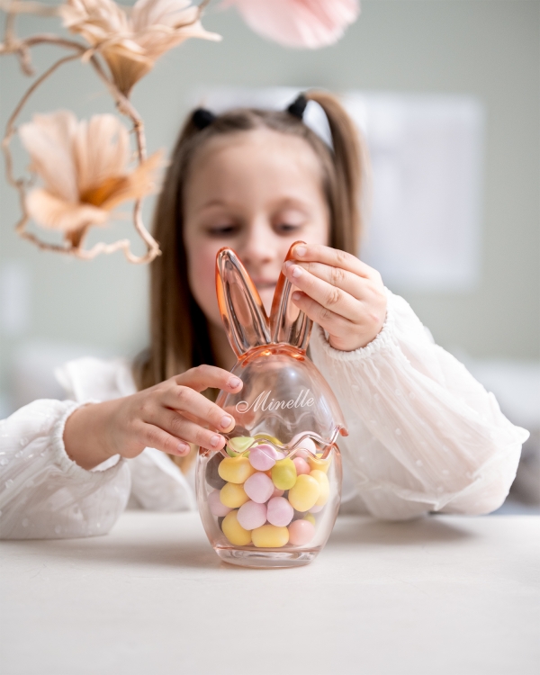Rosa påskägg i glas med graverat namn och valfri text