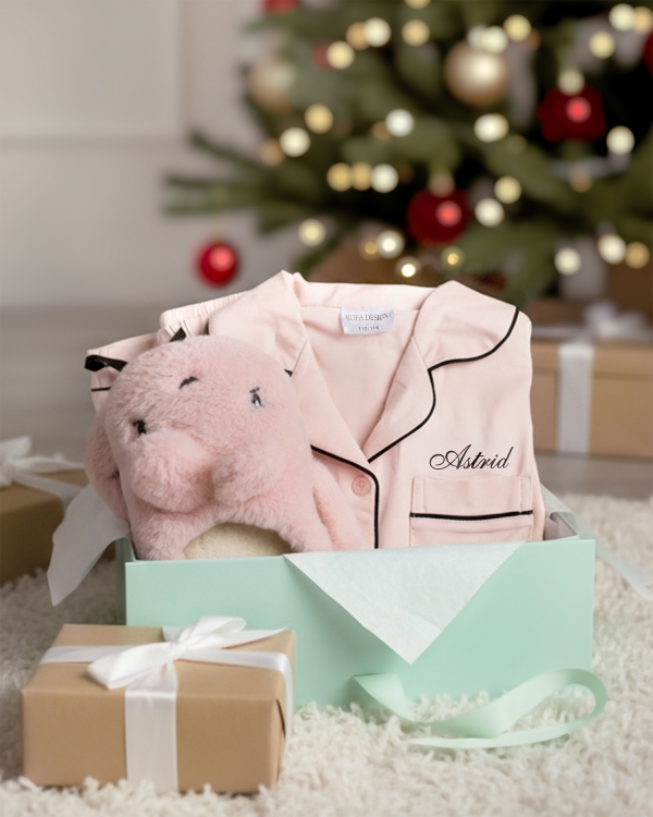 Pyjamas med namn & barntofflor, rosa - Kanin