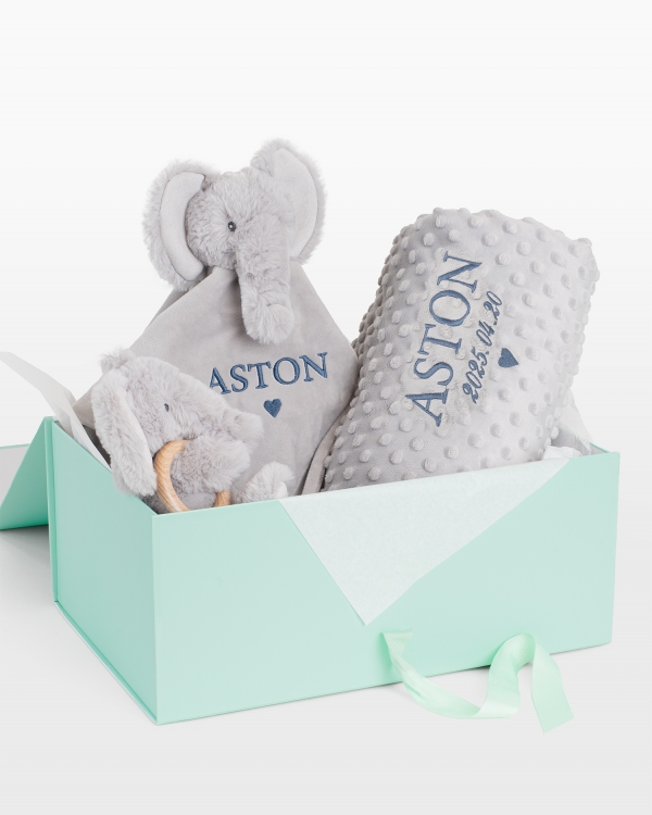 presentset med snuttefilt, bitring och babyfilt med namn