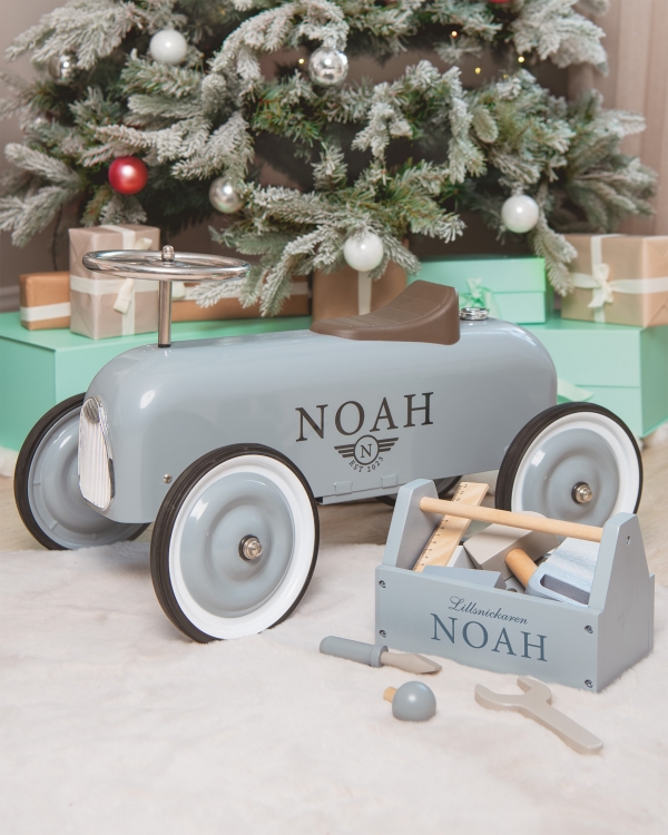 julklapp med namn - set med sparkbil och verktygslåda i blått