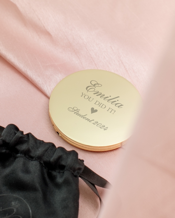 Fickspegel med namn som passar perfekt till studenten