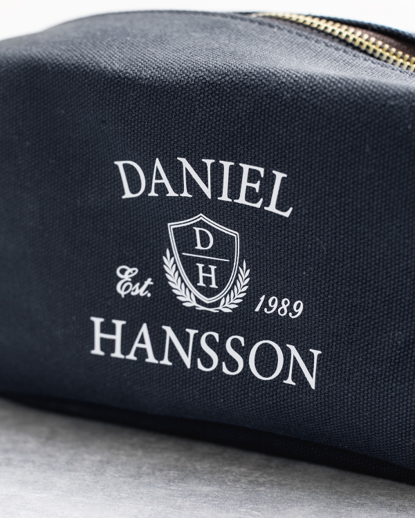 Marinblå necessär med namn