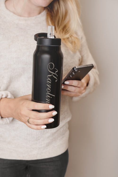 vattenflaska med namn och smart mobilhållare