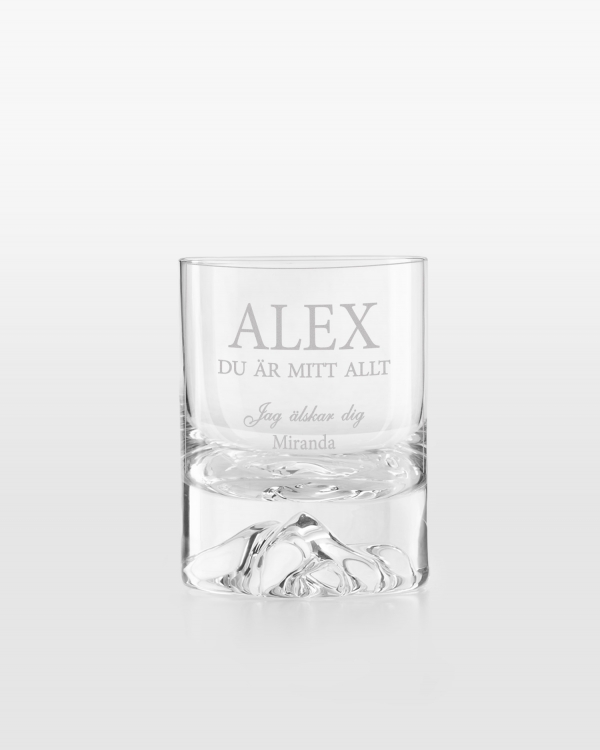 Graverat whiskyglas som personlig present till alla hjärtans dag