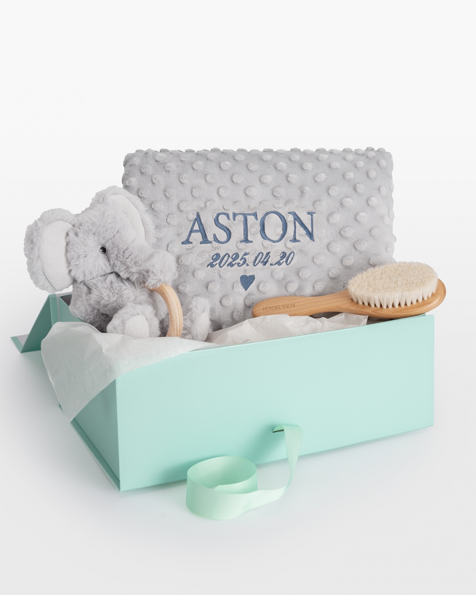 Gosedjur med bitring, hårborste & babyfilt med namn, Grå - Elefant (Brodyrfärg: Vit)